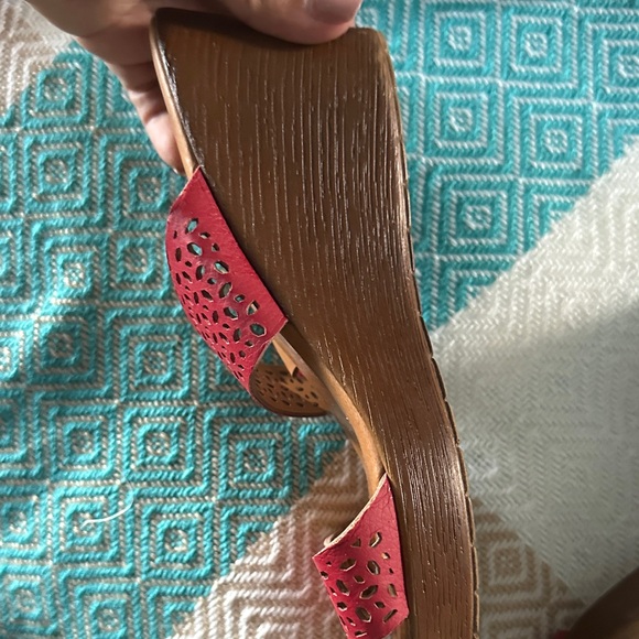 Italian Shoemakers Red Sandals - Picture 4 of 8